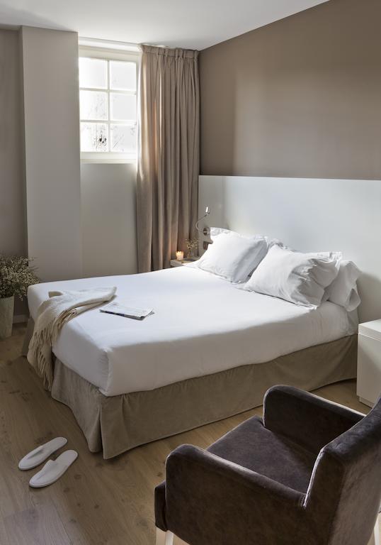 Apartament Rambla 102 *